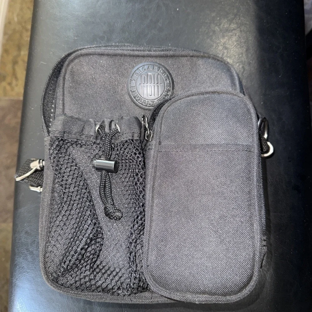 Ricardo Beverly Hills Black Crossbody‎ Bag Small Travel Purse Everyday Carry